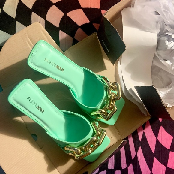 Chunky Chain Block Heel - Picture 4 of 6